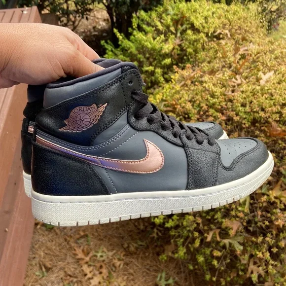 Air Jordan 1 High Retro Bronze Metal Size 9 Women’s Sneakers (2016) - Picture 10 of 13